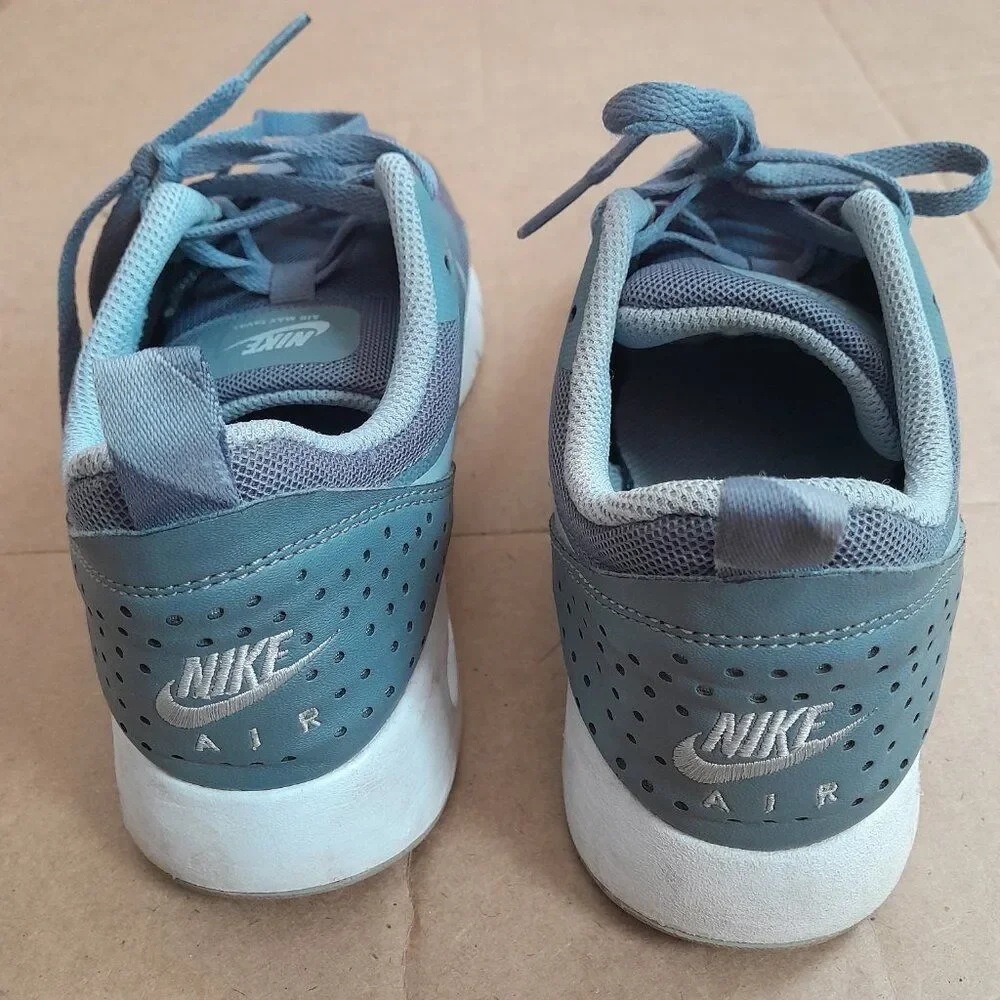 Nike Women’s Air Max Tavas 814443-002 Gray Running Shoes Sneakers Size 5.5